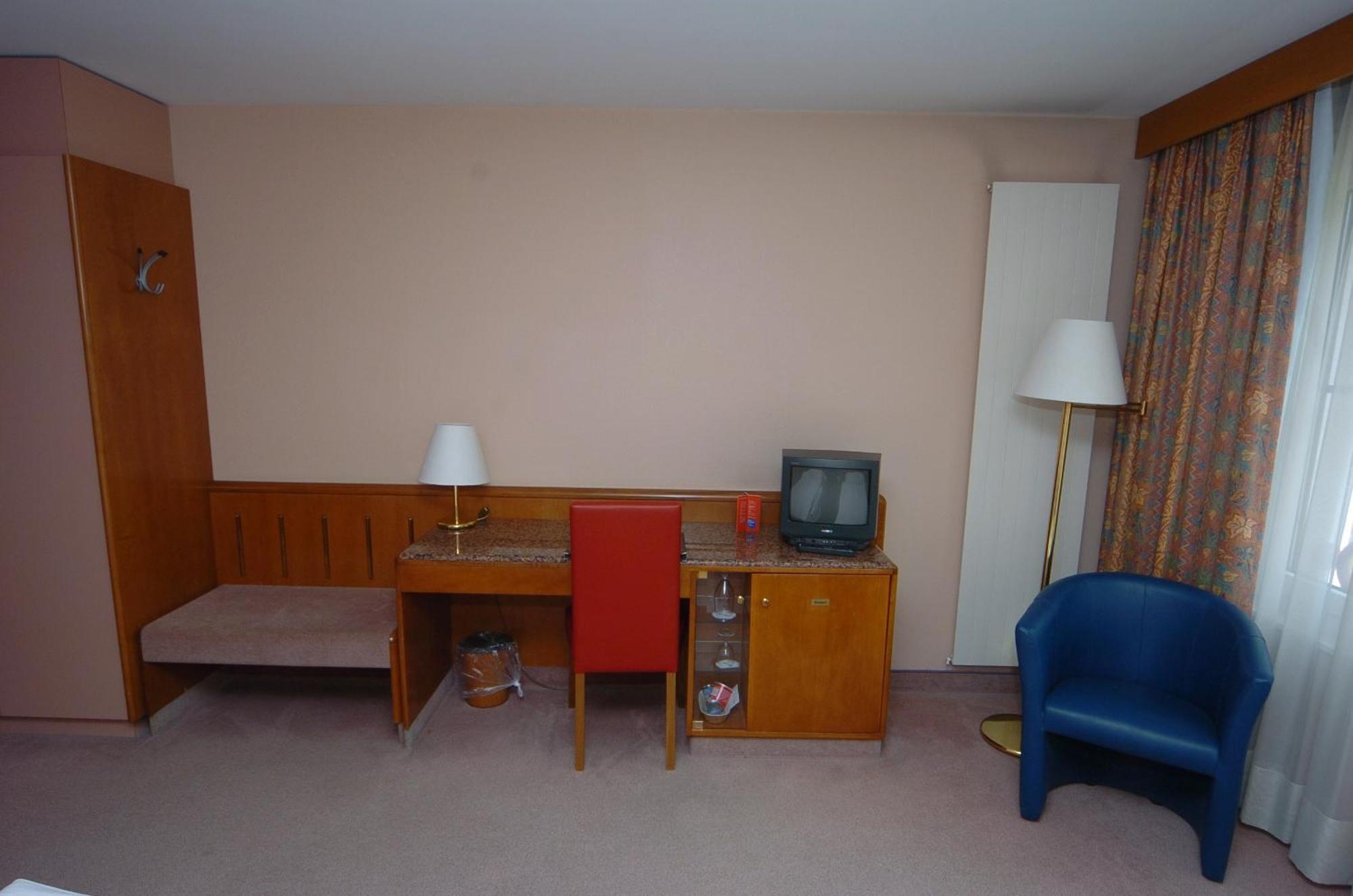 Hotel Le Cedre Bex Room photo