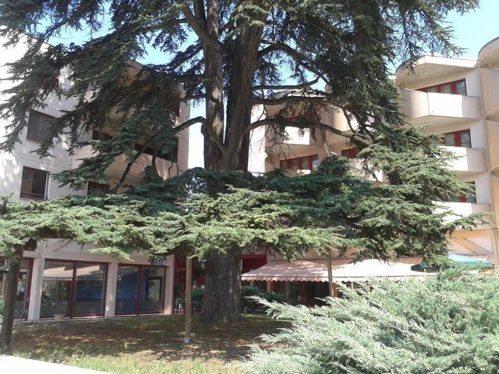Hotel Le Cedre Bex Exterior photo